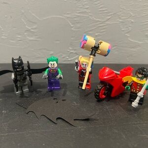 NEW Lego DC Batman, Robin, Joker, and Harley Quinn Mini Figures.